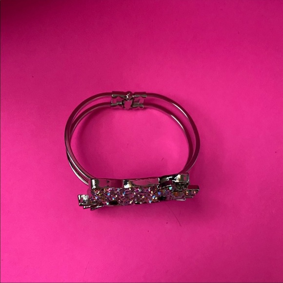 ✨Big rhinestone kello kitty bracelet ✨ - Picture 4 of 8